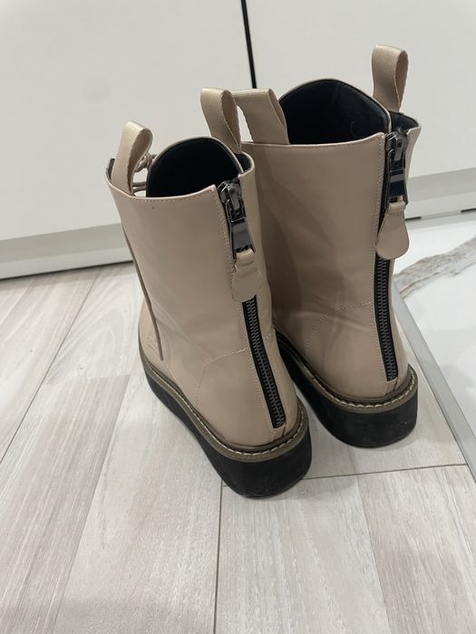 Продам осенние ботинки