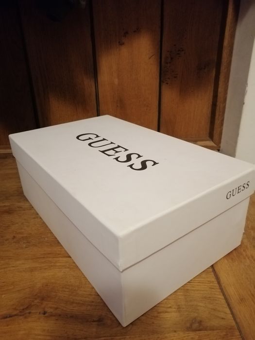 Нови дамски обувки естествена кожа Guess