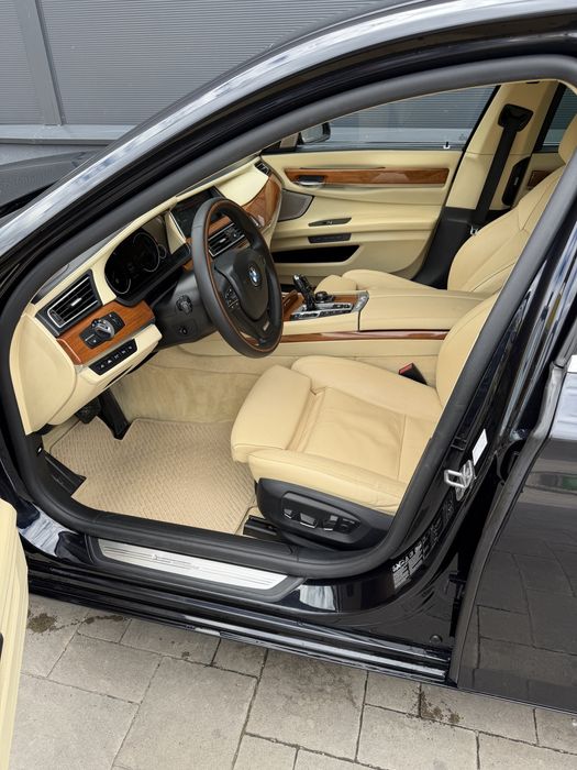 Bmw 740d f01/ LCI/ 2013/ 5 butoane 313cp