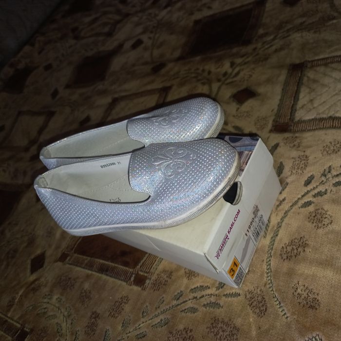 Продам балетки на девочку размер 31.