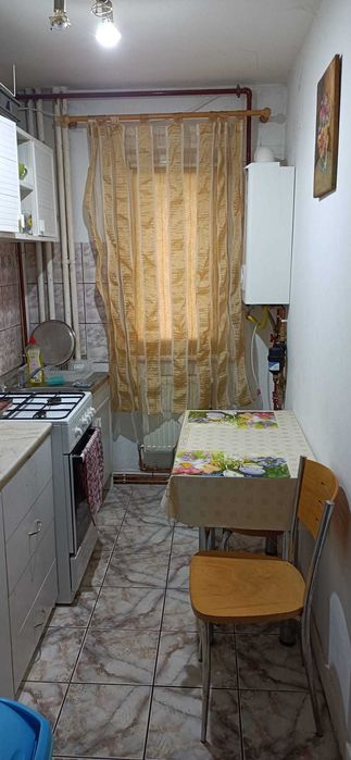 Vand apartament 2 camere zona Boul Rosu, centrala proprie