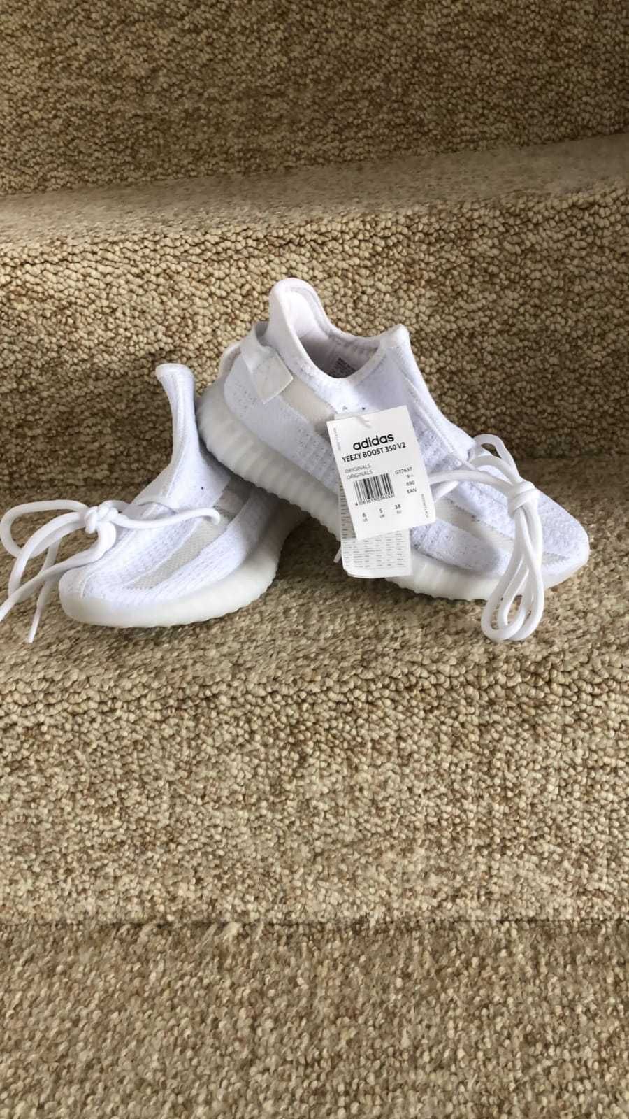 Dama adidas yeezy Bucuresti Sectorul 6 OLX.ro