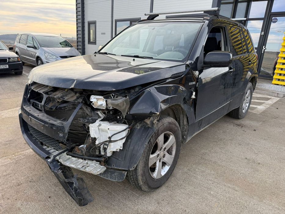 Dezmembrez / Dezmembrari / Piese / Accesorii Suzuki grand vitara negru 2007 4x4 1.9 DDIS F9Q volan stanga