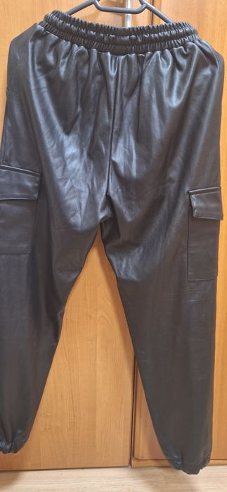 Pantaloni imitație piele