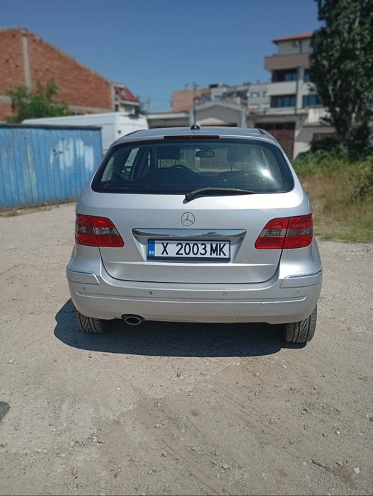 Продавам Мерцедес В200