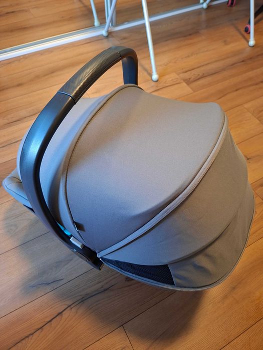 Столче за кола Peg Perego Primo Viaggio Lounge + въртяща база Base Giro