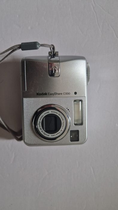 Pachet 2 camere foto defecte pentru piese: Canon A95 și Kodak C330