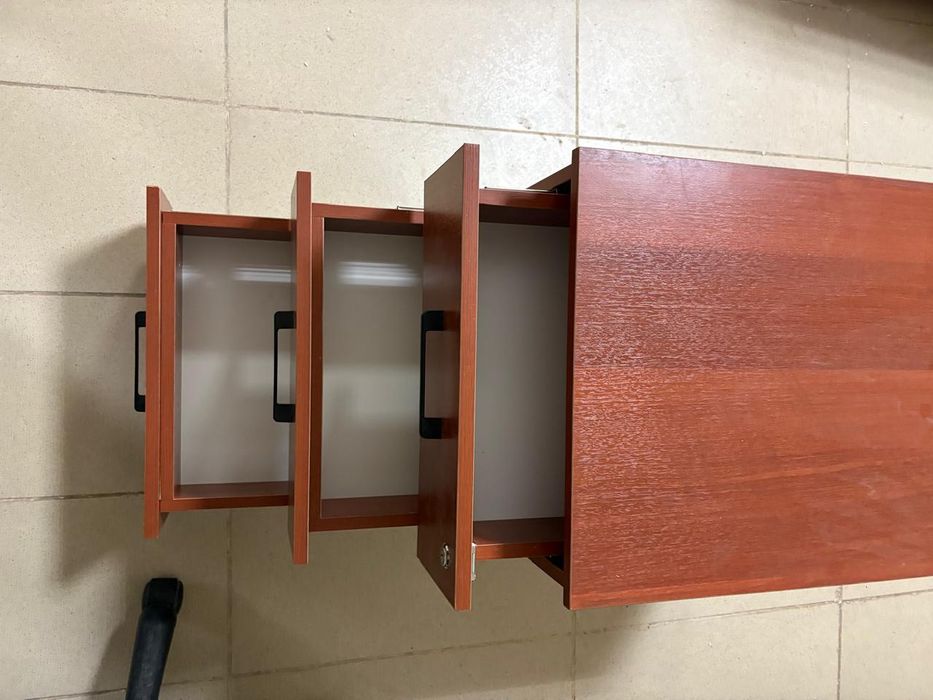 Продам тумбочку  новый