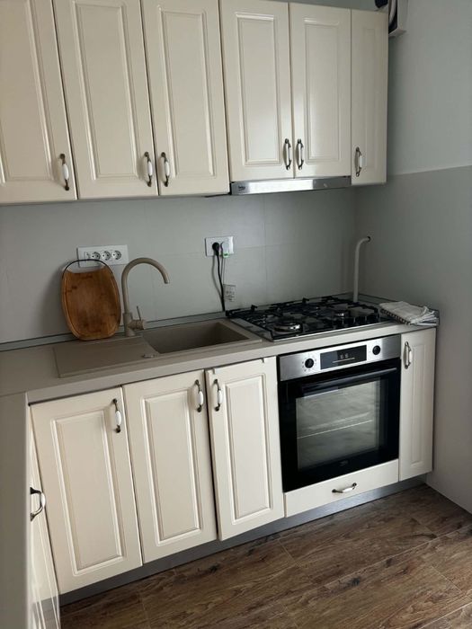 inchirez apartament zona piata mare