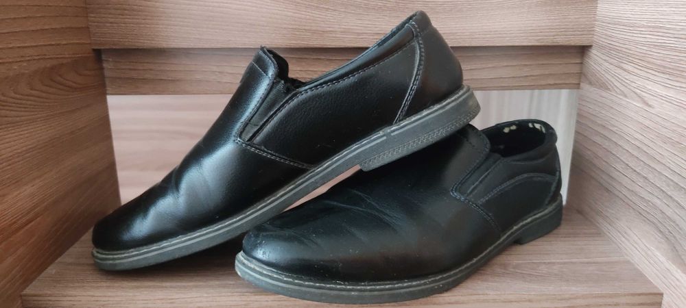 Продам школьные туфли на подростка