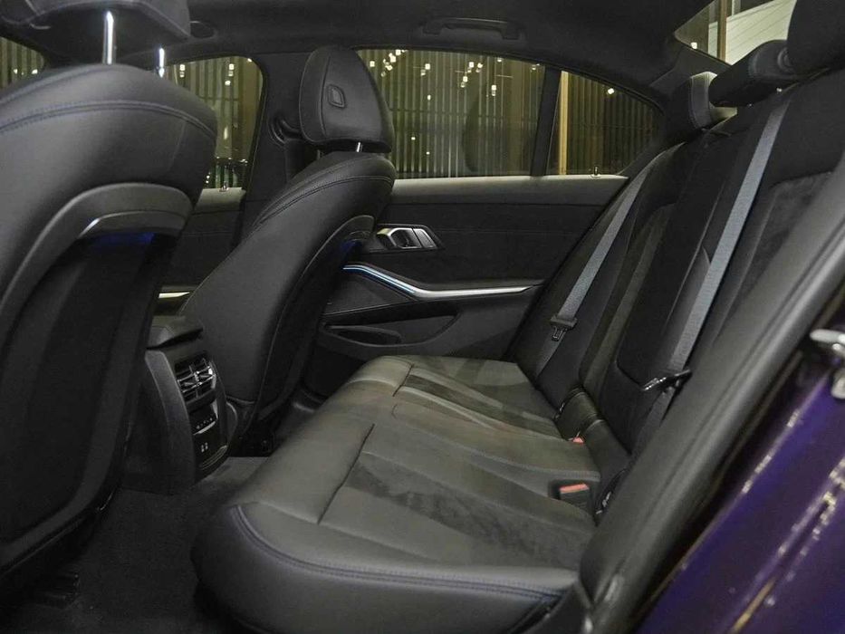 BMW 3 серии 330i