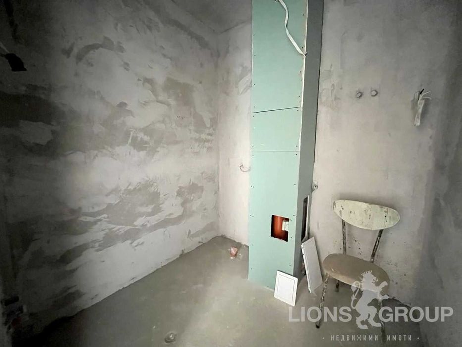 Продава се Четиристаен апартамент в Варна, Цветен квартал - 102 кв.м за 2442 €/кв.м - Снимка #2