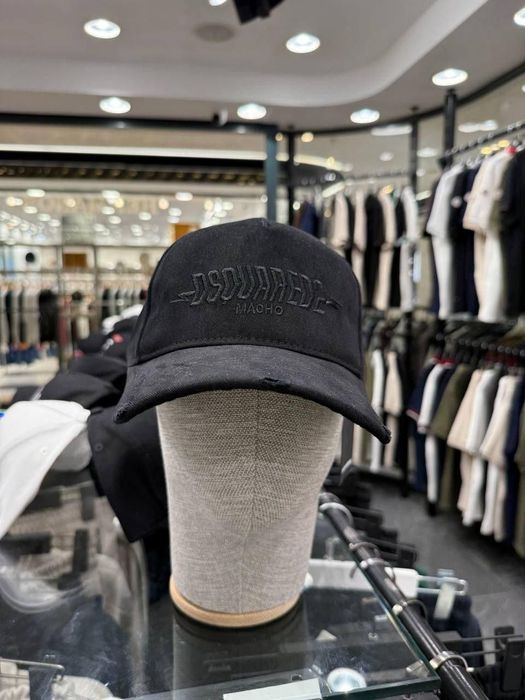 Шапки с козирка различни модели Dsquared