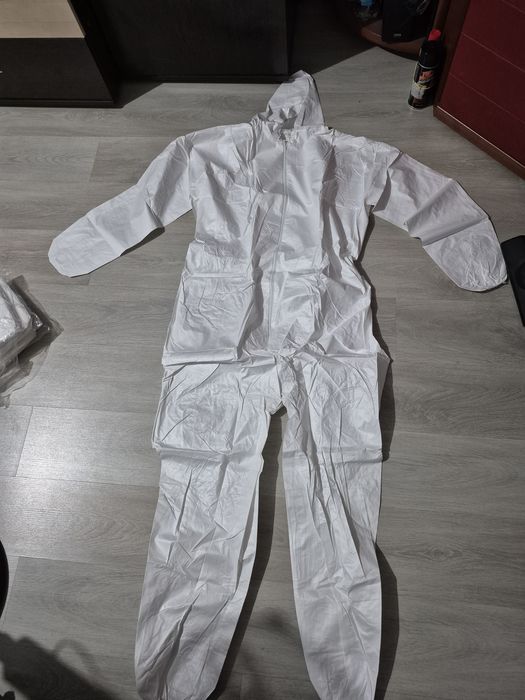 Защитные одноразовые комбинезоны по выгодной цене