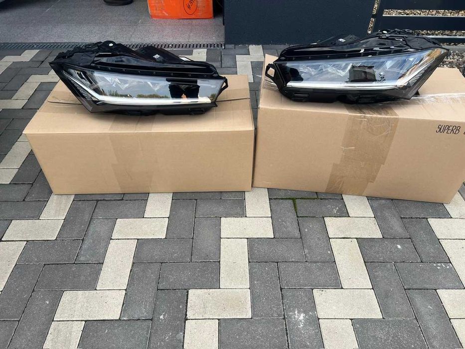 Far led nou stanga/dreapta Skoda Superb 4