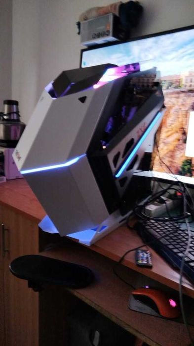 Asus Prime X299 cu i9-7920X (12 nuclee / 24 fire de execuție)