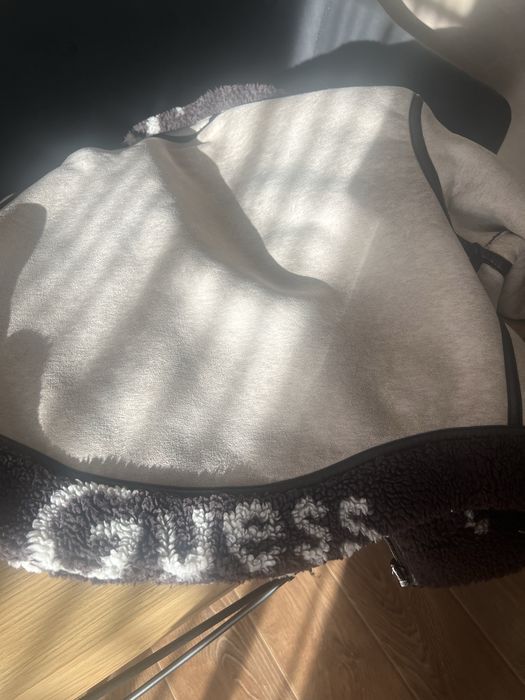 Двулицево яке Guess