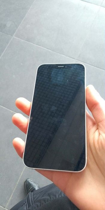Продавам Iphone 12 mini