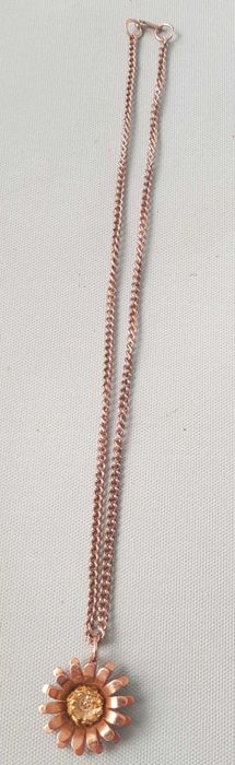 Продавам колие брошка гривна позлатени