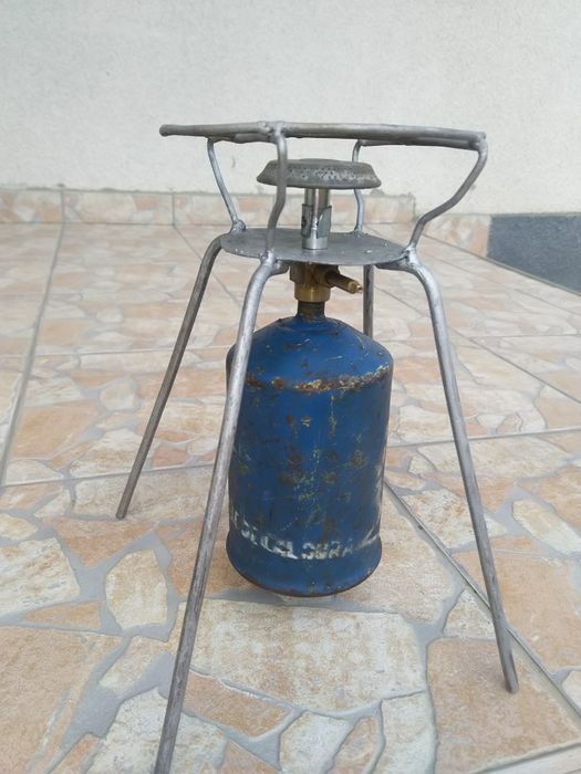 Butelie și aragaz camping