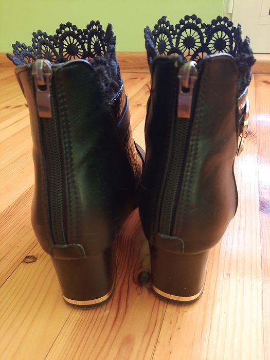 Намалям Дамски боти номер 39