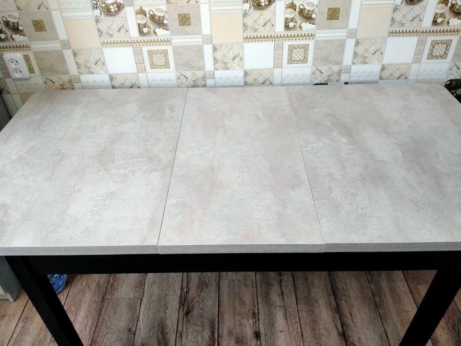 Продам кухонный стол