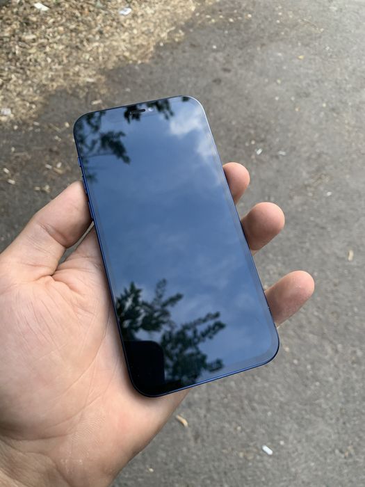 Iphone 12.          .