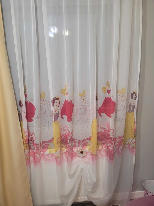Perdea camera si draperii