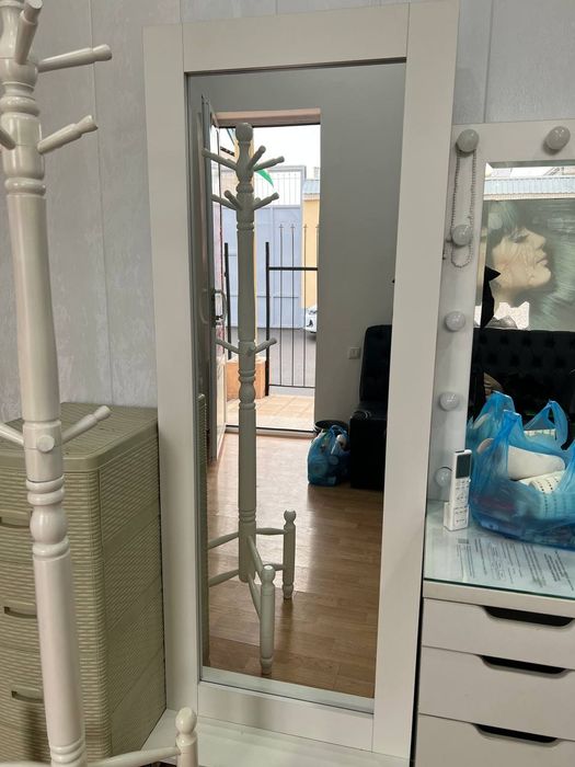 Продаётся аксессуары для женского салона красоты