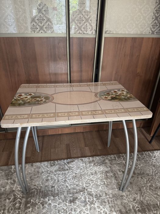 Продам стол хороший