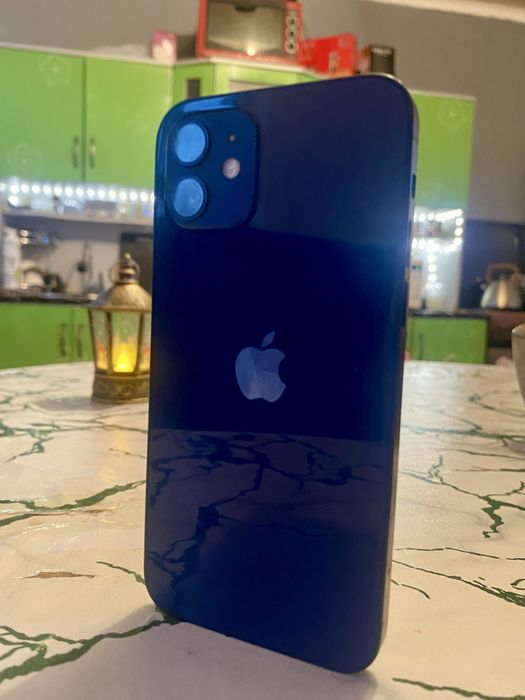 Айфон 12 64 гб.