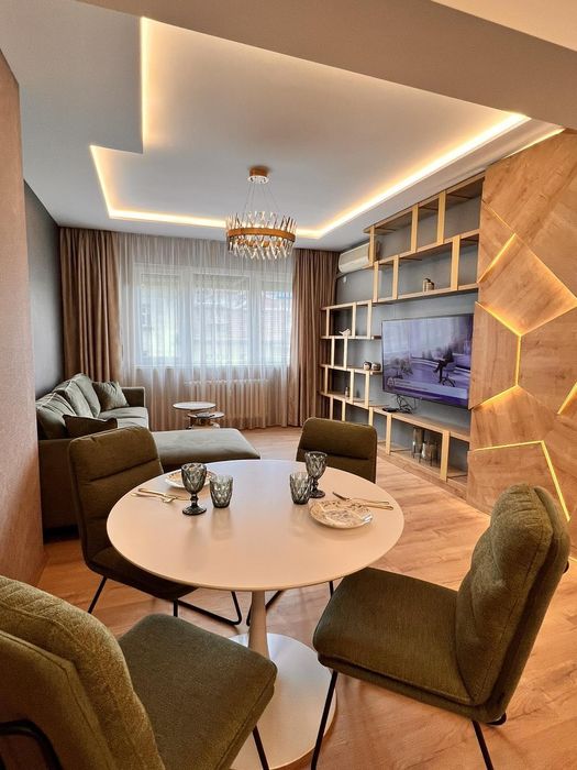 Дава се под наем Тристаен апартамент в София, Център - 80 кв.м за 1345.38 € - Снимка #1
