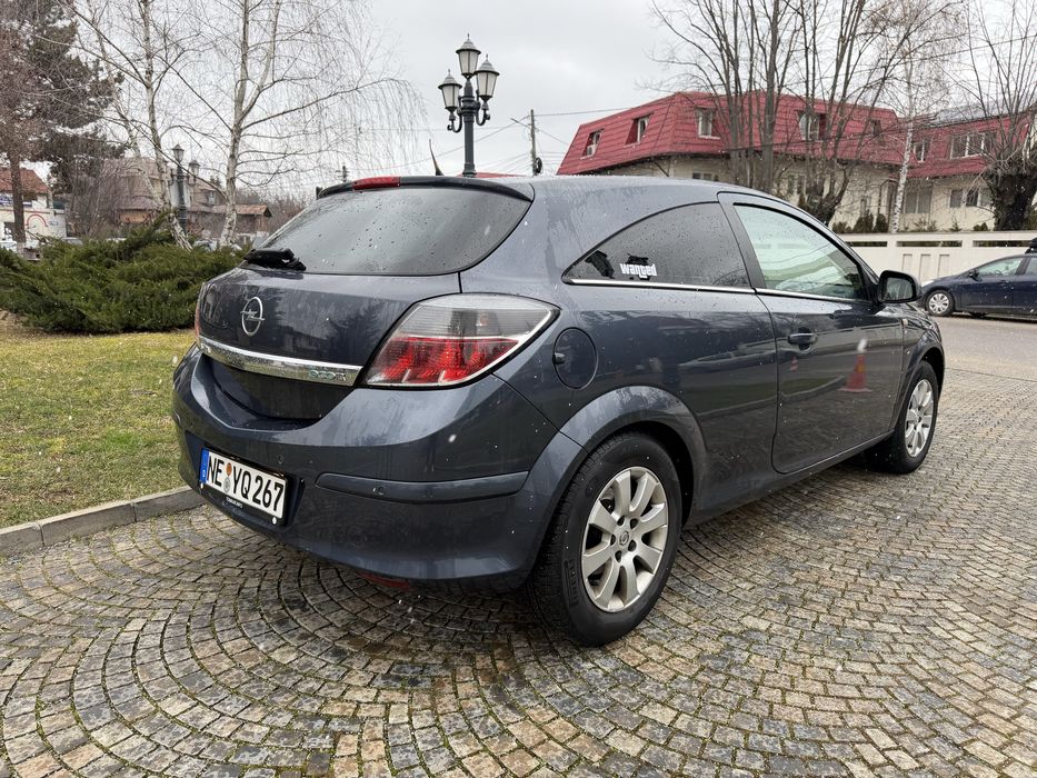 Opel Astra GTC 2010