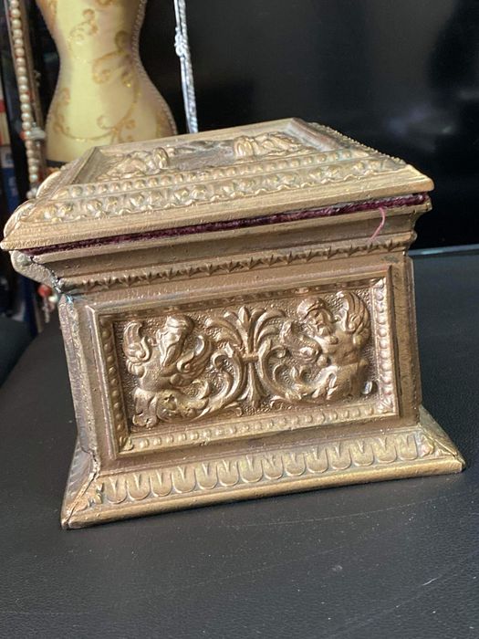 Cutie artdeco din bronz