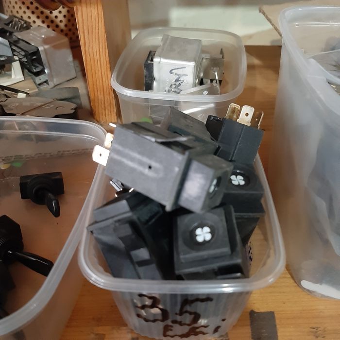 Vand piese De Colectie Noi Dacia1310.