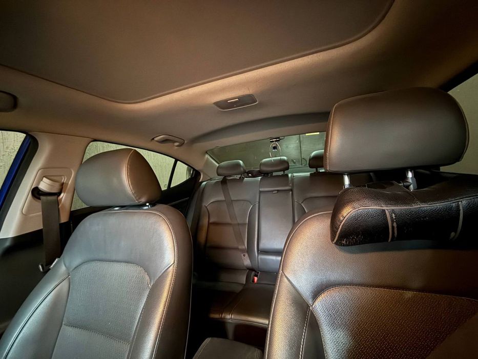 Hyundai Elantra 2.0 AT HI-Tech (full position]