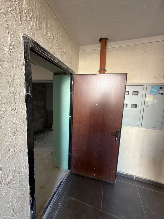 Продается входной дверь