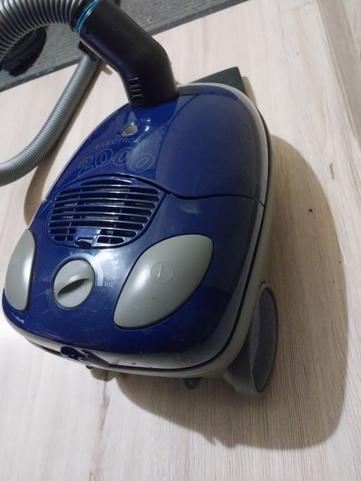 Пылесос Nova. В хорошем рабочем состоянии.