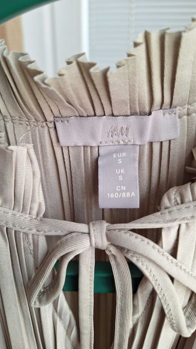 Нова ефектна рокля H&M