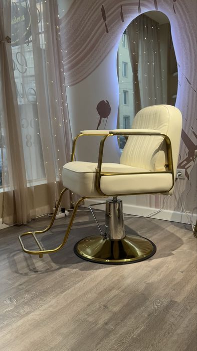 Scaun coafor crem cu pompa hidraulica