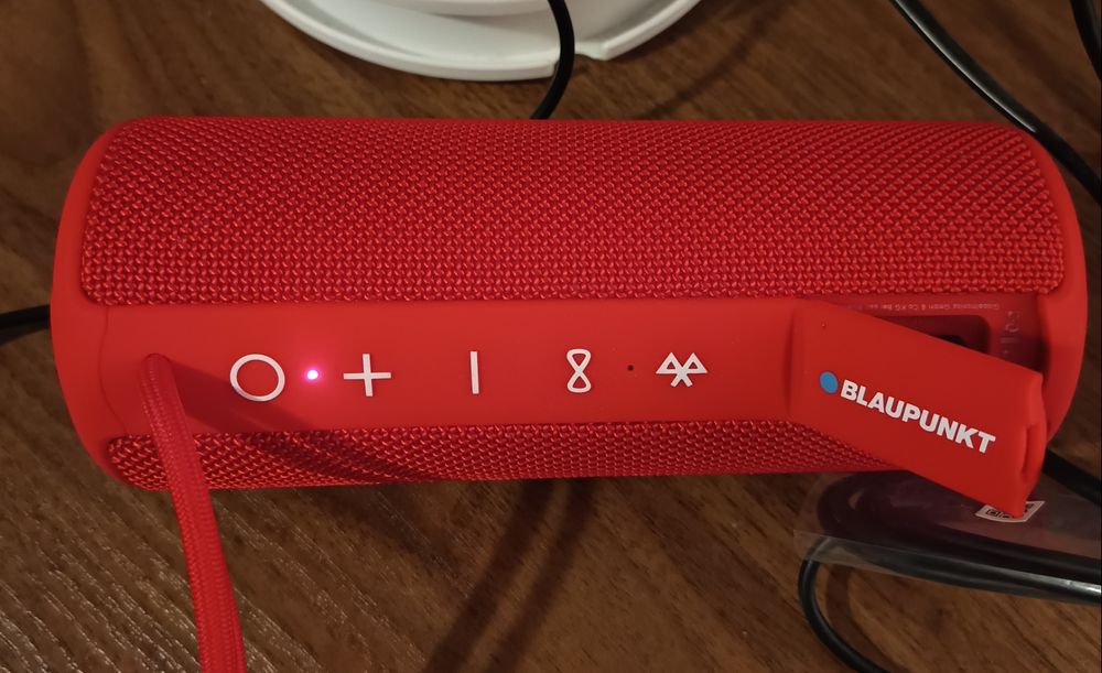 Подвижна блутут колонка