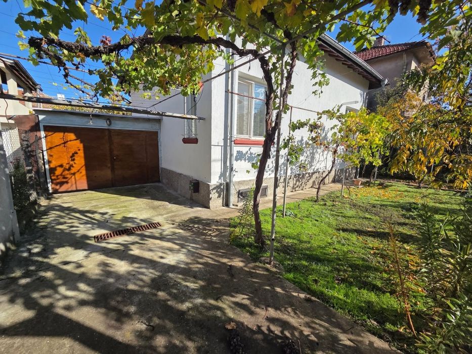 Самостоятелна къща в сърцето на гр.Кюстендил