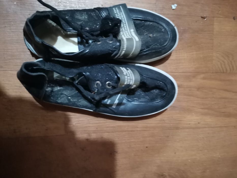 Продаётся женская обувь