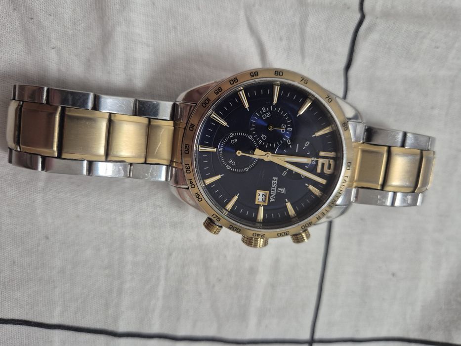 Vând doua ceasuri Festina originale .. la primul dețin și cutia,funcționează perfect, rezistent la apa(100m adancime) mai multe detalii in privat