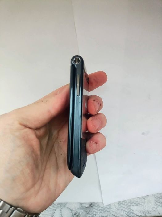 Motorola RAZR v8 ( decodat, baterie NOUA)