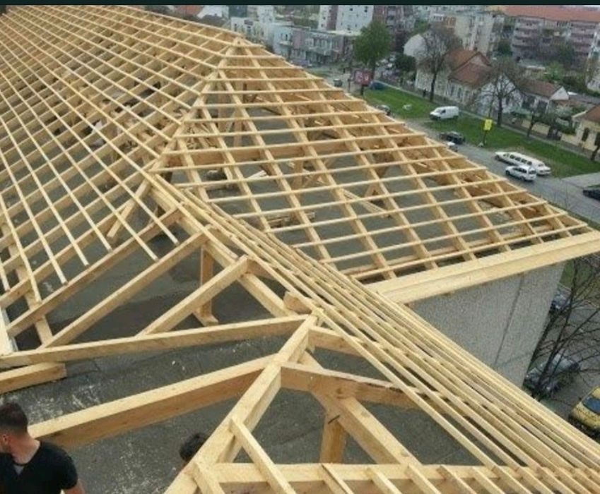 Executqm acoperisuri si reparatii