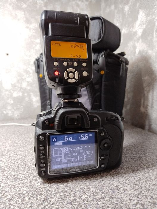 Продам Nikon D90+ 18-105vr+ TTL вспышка+сумка