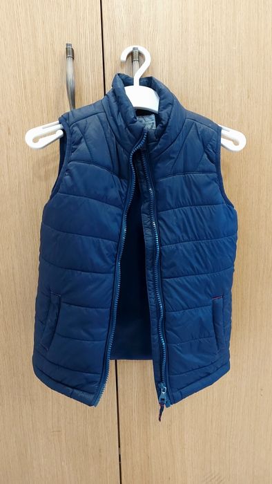 Стеганый жилет Mothercare на  мальчика 6-7 лет на весну-осень