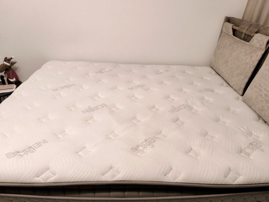 Vând saltea aproape ca noua