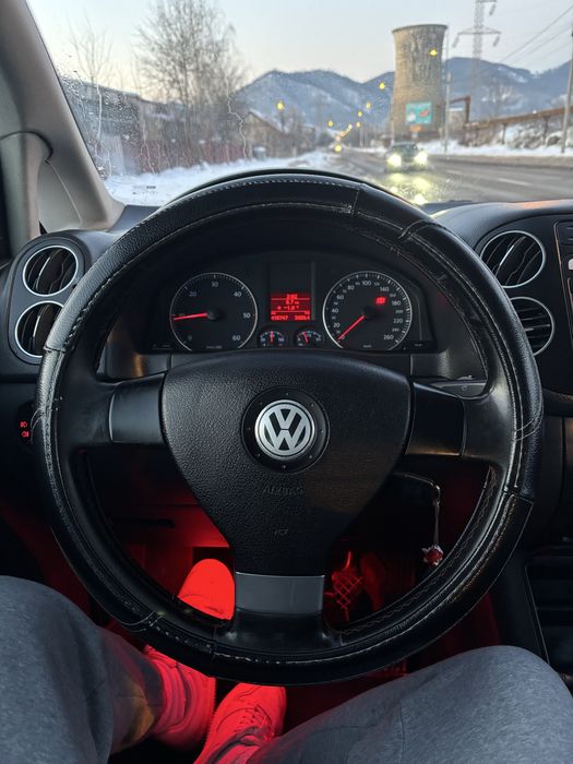 Vând/schimb golf 5 plus